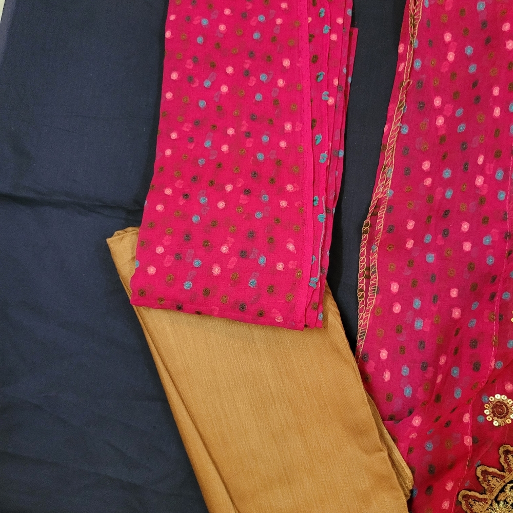 Embellished Semi Stitched Suit - Picture 5 of 8